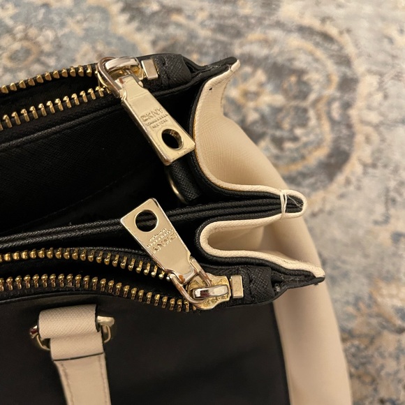 DKNY BLACK AND CREAM HANDBAG - Picture 7 of 8